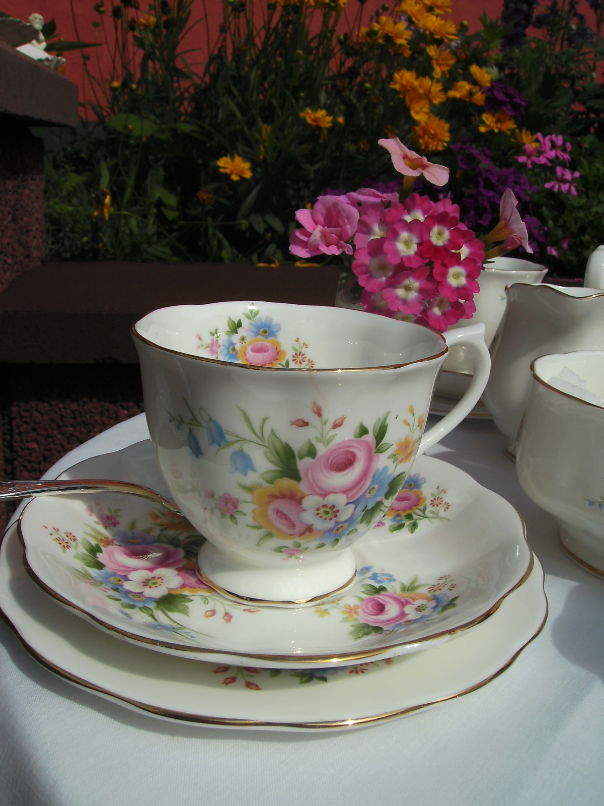 Grand & Grotty Royal Albert 'English Bouquet' Tea for Four