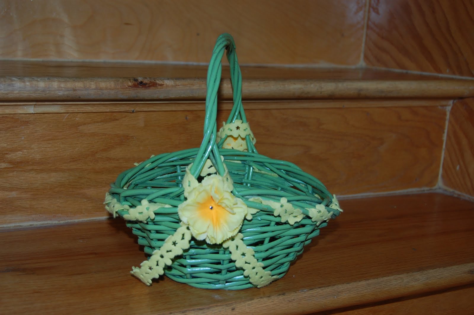 Tiffany's Inspirations A Green and Yellow Basket School Project