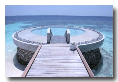 [maldives_hotel_huvaven_fushi_bungalow_pilotis_spa3.jpg]