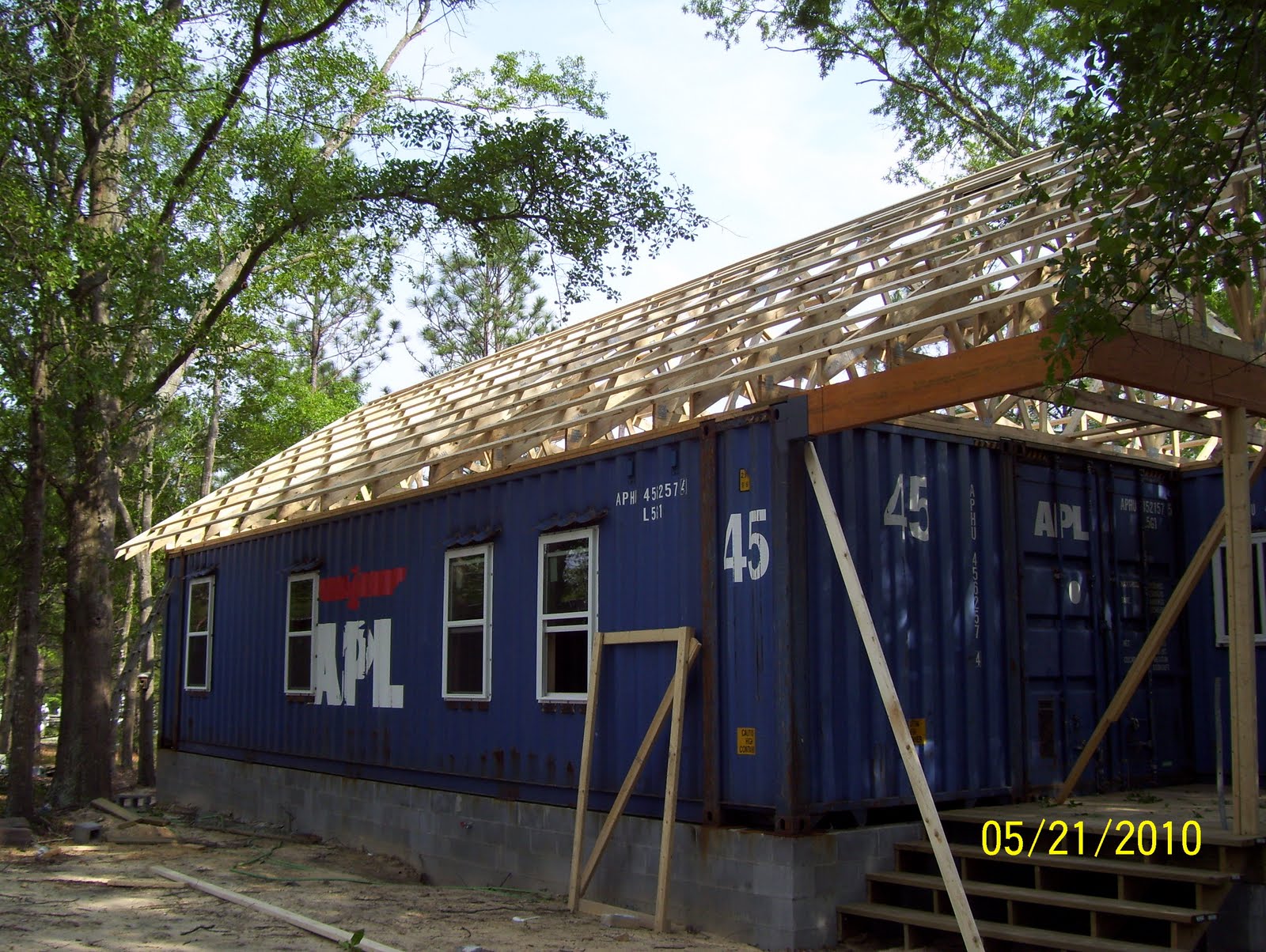 Container House: Roof Trusses