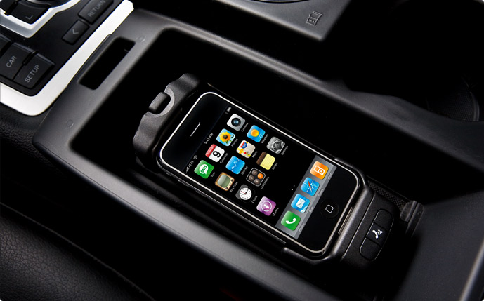 [ipod_audi_iphone_charging_20080513.jpg]