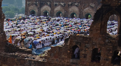 eid15 Indian Muslims take part in the Eid al Fitr prayer in the ruins of the 13th century Feroz Shah Kotla Mosque in New Delhi, India