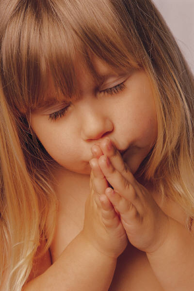 [little+girl+praying]