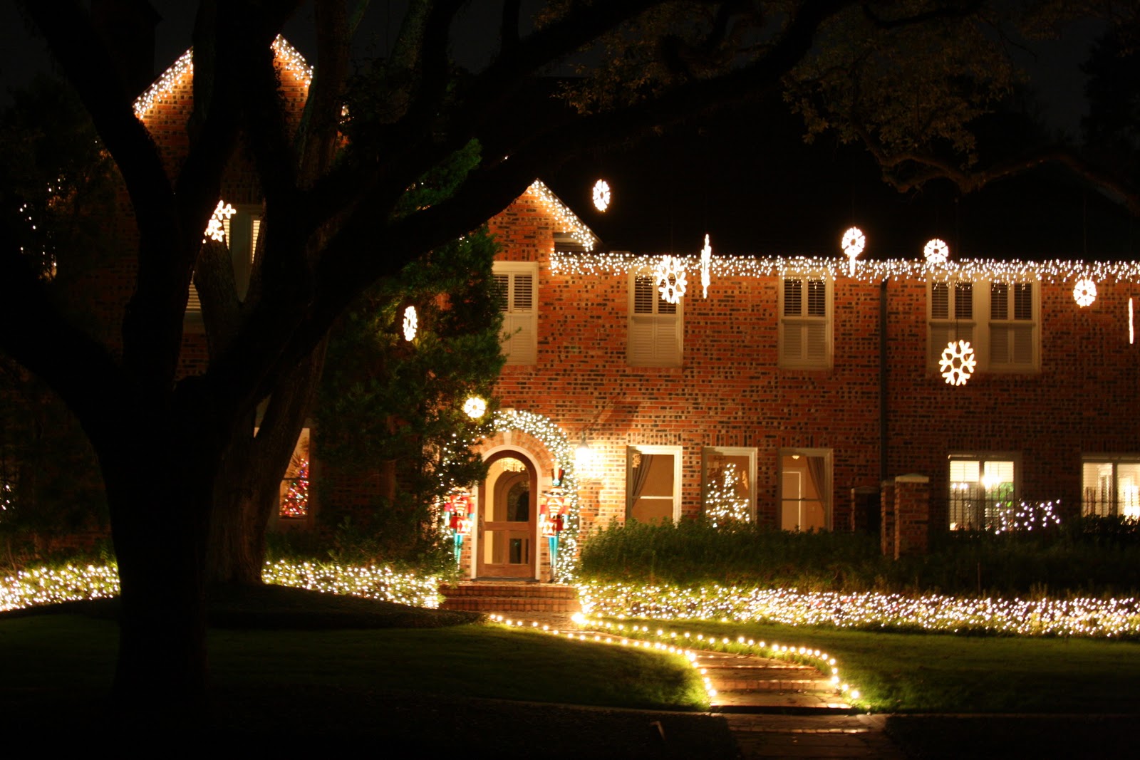 Magnolia City: Merry Christmas Lights!