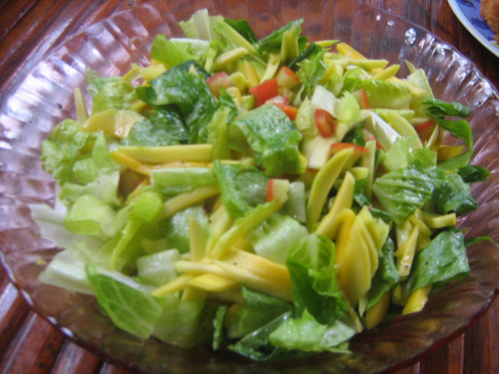 ENSALADANG MANGGA na may LETTUCE at KAMATIS