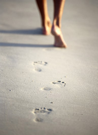 [footprints_sand[1].jpg]