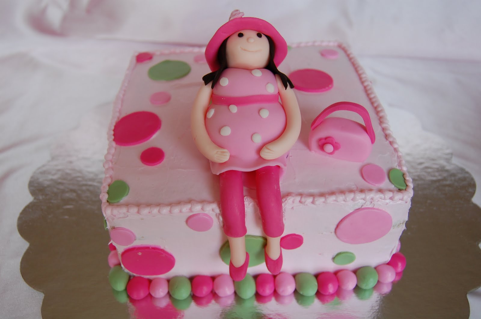 CUSTOMISED CAKES BY JEN pregnant lady