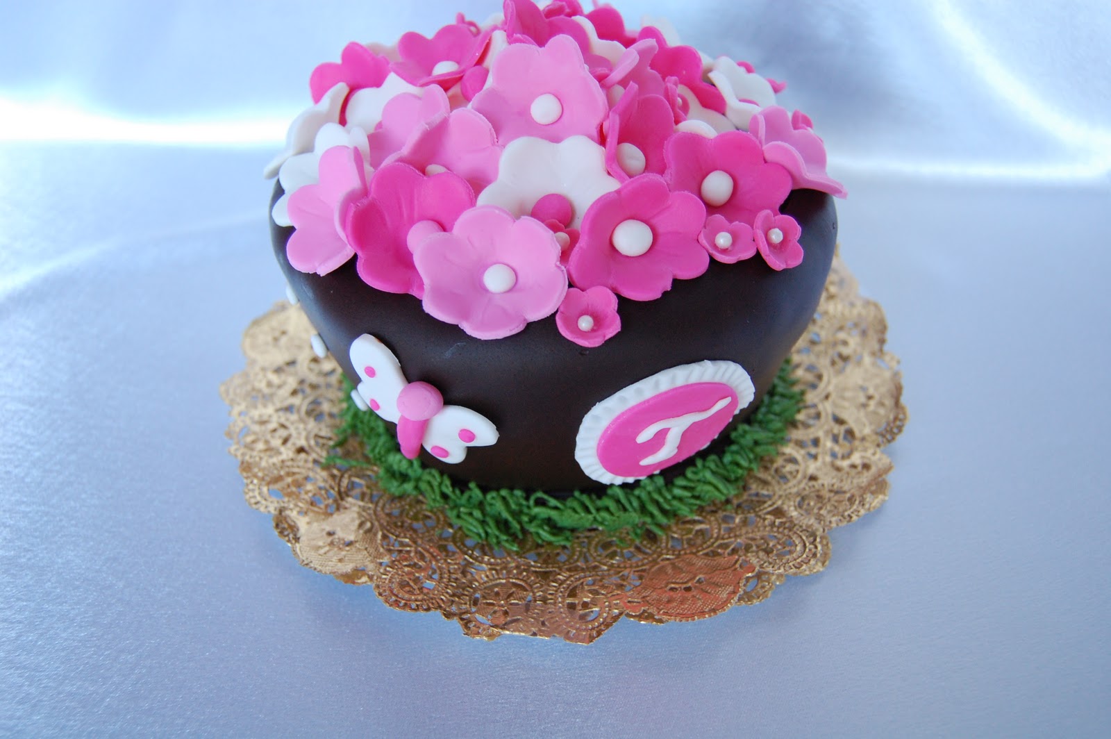 CUSTOMISED CAKES BY JEN chocolate fondant