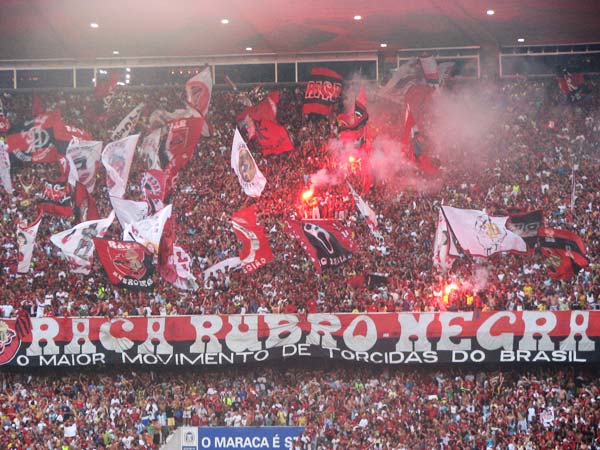 las torcidas: Torcidas organizadas o lado ruim o lado bom