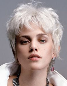 къса руса коса рошава прическа къса руса коса рошава прическа