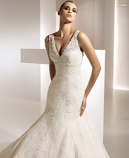 Булчинска рокля с късо ръкавче