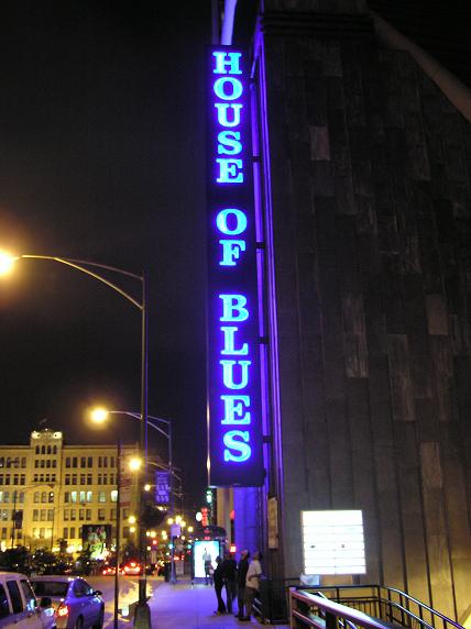 [16-Chicago_House_Of_Blues.JPG]