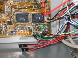 Saya Center: Plug the USB cable into the motherboard