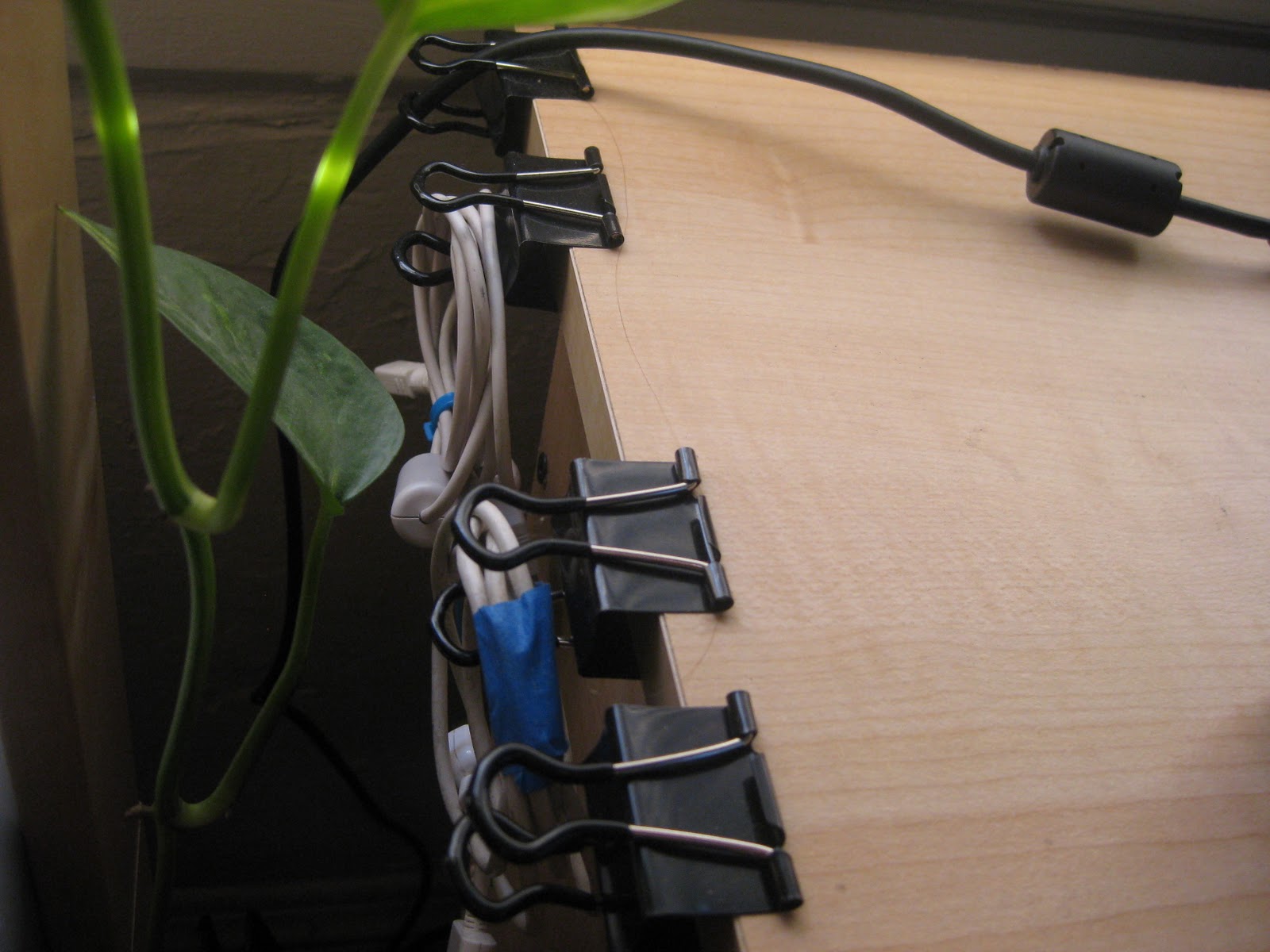 PhDAZZLE Cable organization How a USB hub changed my life