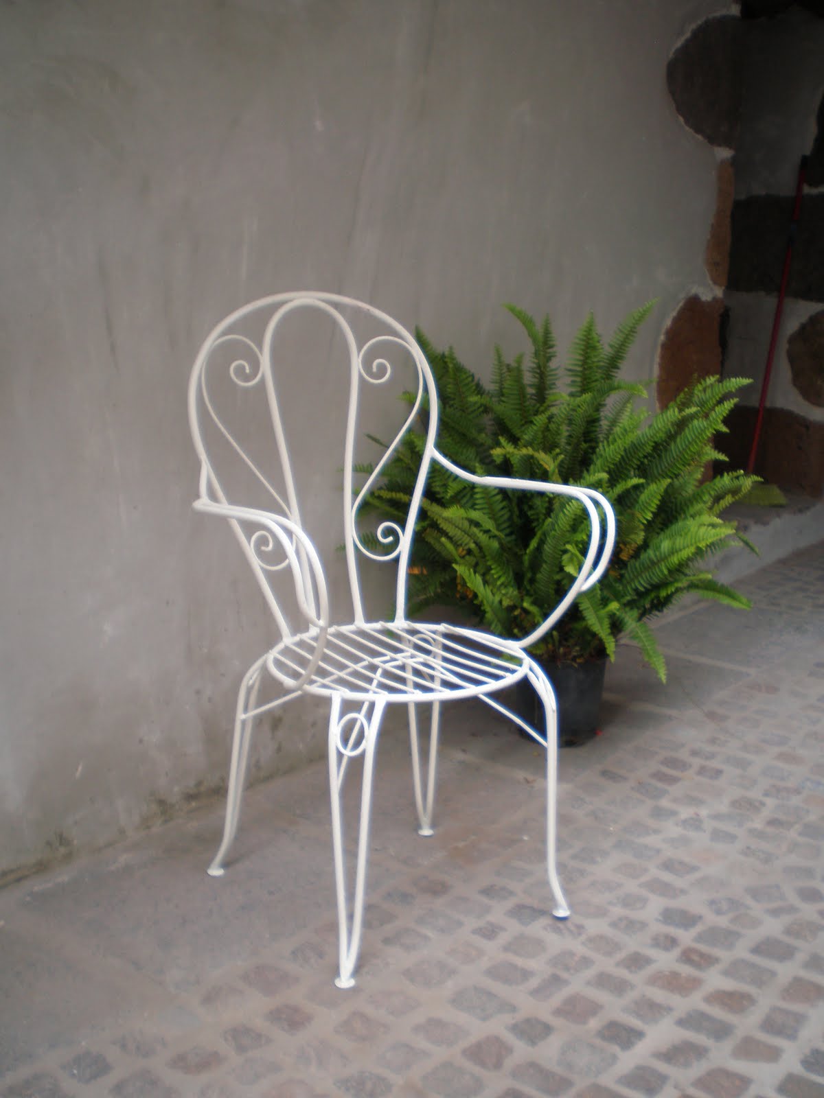 dentrodelagaveta: SILLAS DE FORJA RECUPERADAS