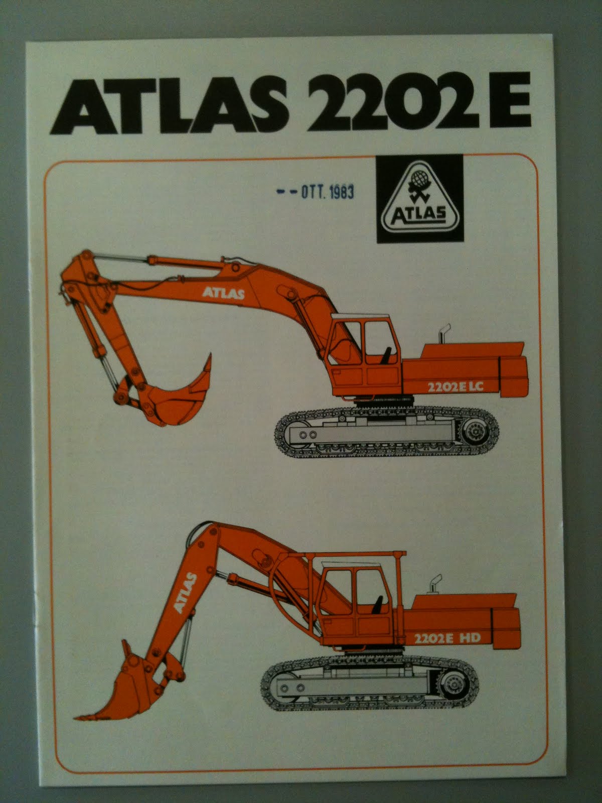 Earthmoving Machinery Sales Brochures Atlas Track Excavator 2202 E 045