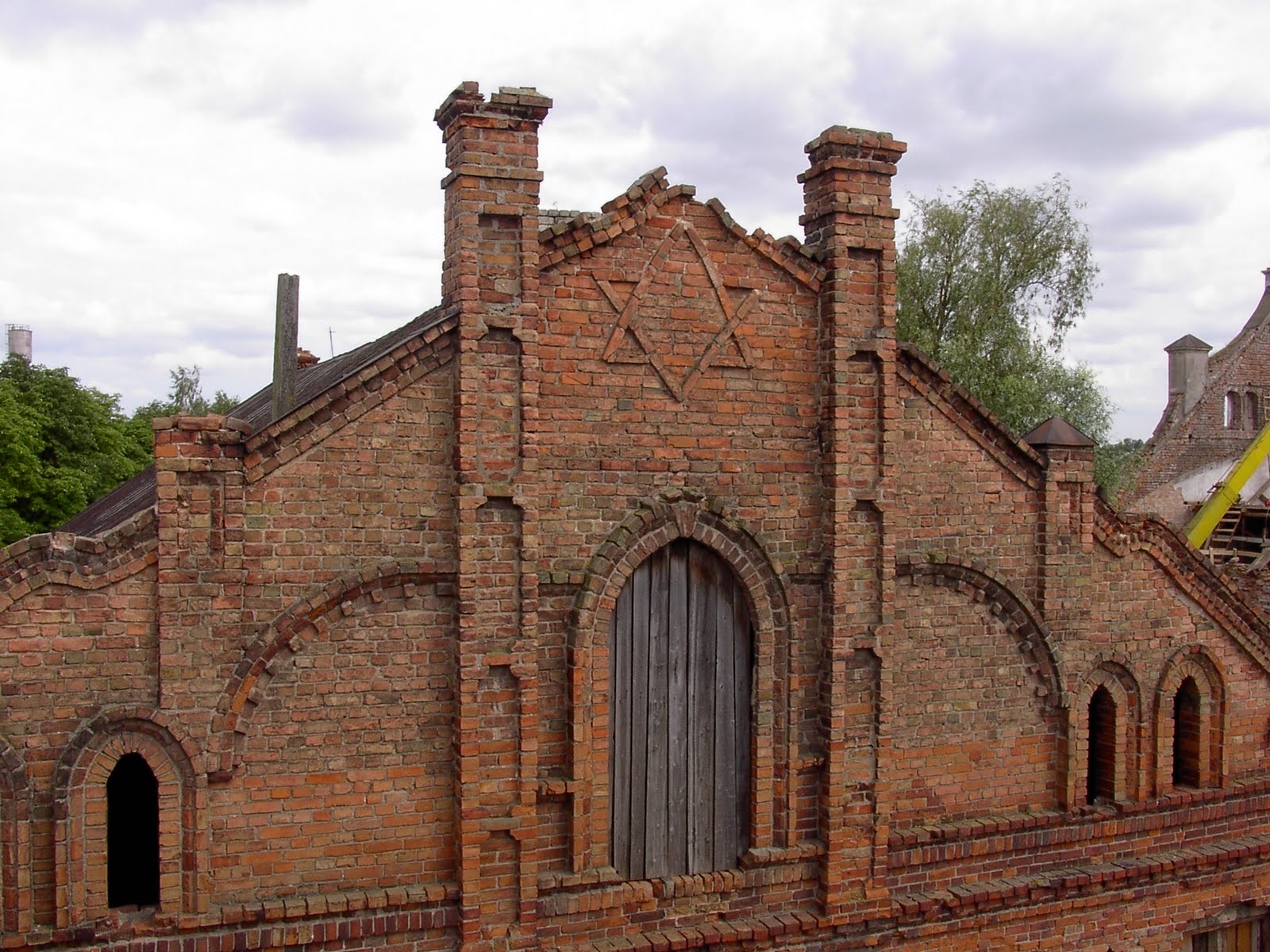 [Joniskis_Lithuania_Synagogue_complex+7-22-2002+4-10-19+PM.JPG]