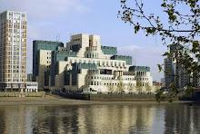 Cuartel general de la agencia de inteligencia conocida como MI6, la casa Bond...