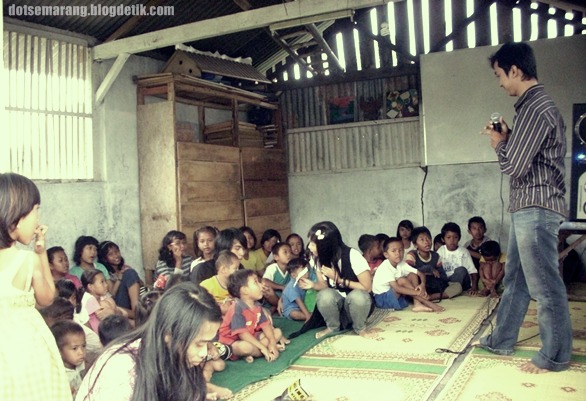 Satoe Atap menerima bantuan 1000 buku dari kompas muda 