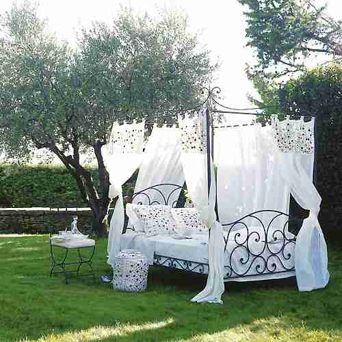 CAMAS CON DOSEL DE VARIOS ESTILOS