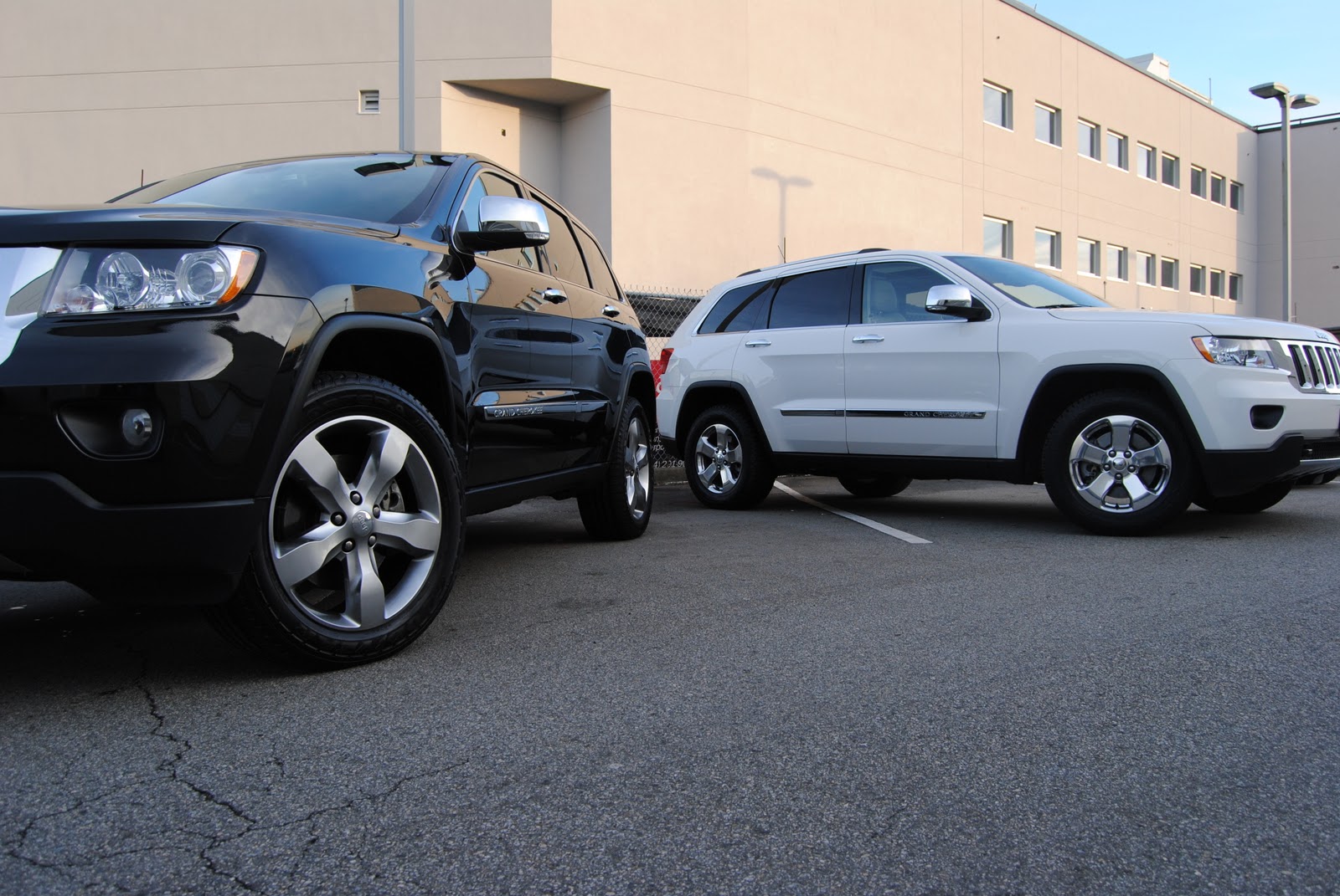 Jonny's Corner: Brand New 2011 Jeep Grand Cherokee Limited X 2