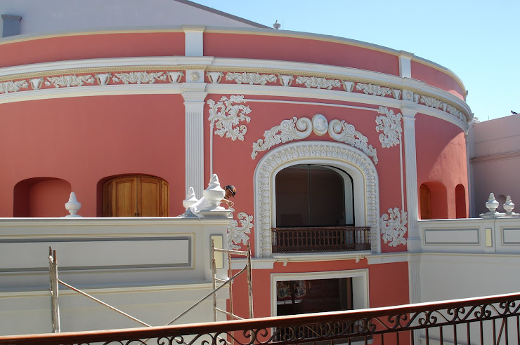 Mazatlan Opera House being 'touched-up'
