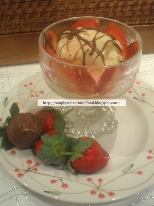 [strawberry+sundae.jpg]