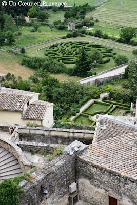 Vue du château de Grignan sur le Labyrinthe