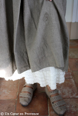 Petticoat unbleached handwheels Tricks, Trippen shoes gray