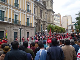 BOLIVIANOS SE PREPARAN PARA CELEBRACIONES