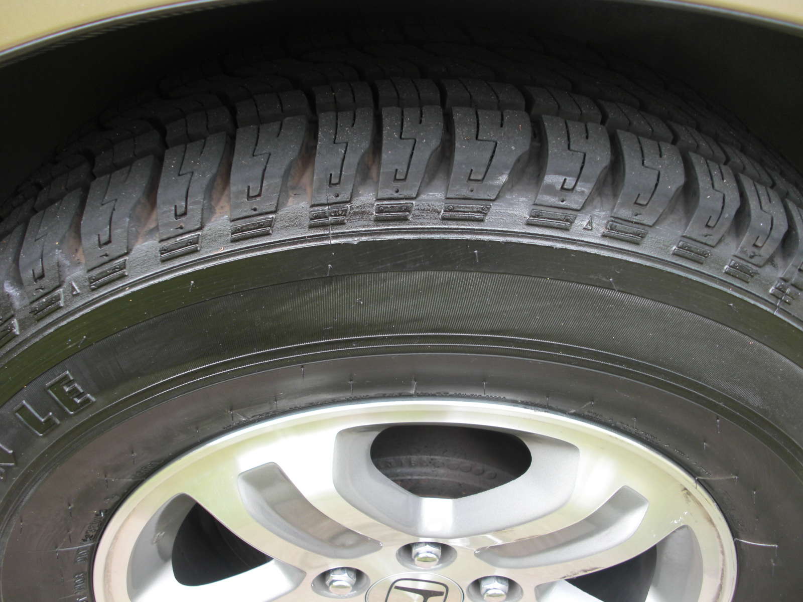 2005 Honda Pilot EX-L: Tires
