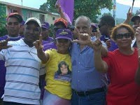 Candidatos del PLD y aliados realizan caminata mano a mano en La Guázara