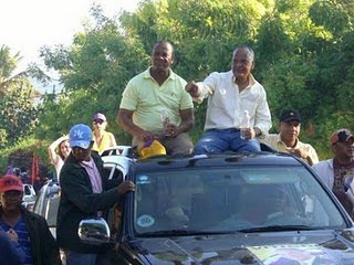 Vitico y Mendoza estremecen Villa Central; realizan recorrido motorizado que se convierte en larga caravana