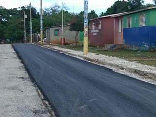 Gobierno asfalta las calles de La Guázara‏
