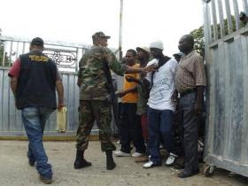En Barahona,apresan policías y marino que traficaban con haitianos