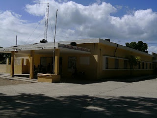 En el Hospital Elio Fiallo de pedernales se campa afuera y llueve dentro