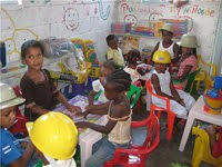 Niños participan en programa educativo en Azua