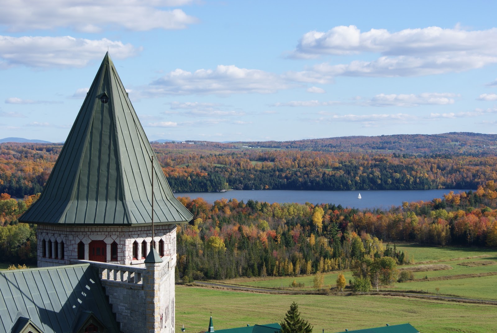 Following the sun, we left the Old World(Columbus) Abbaye SaintBenoit