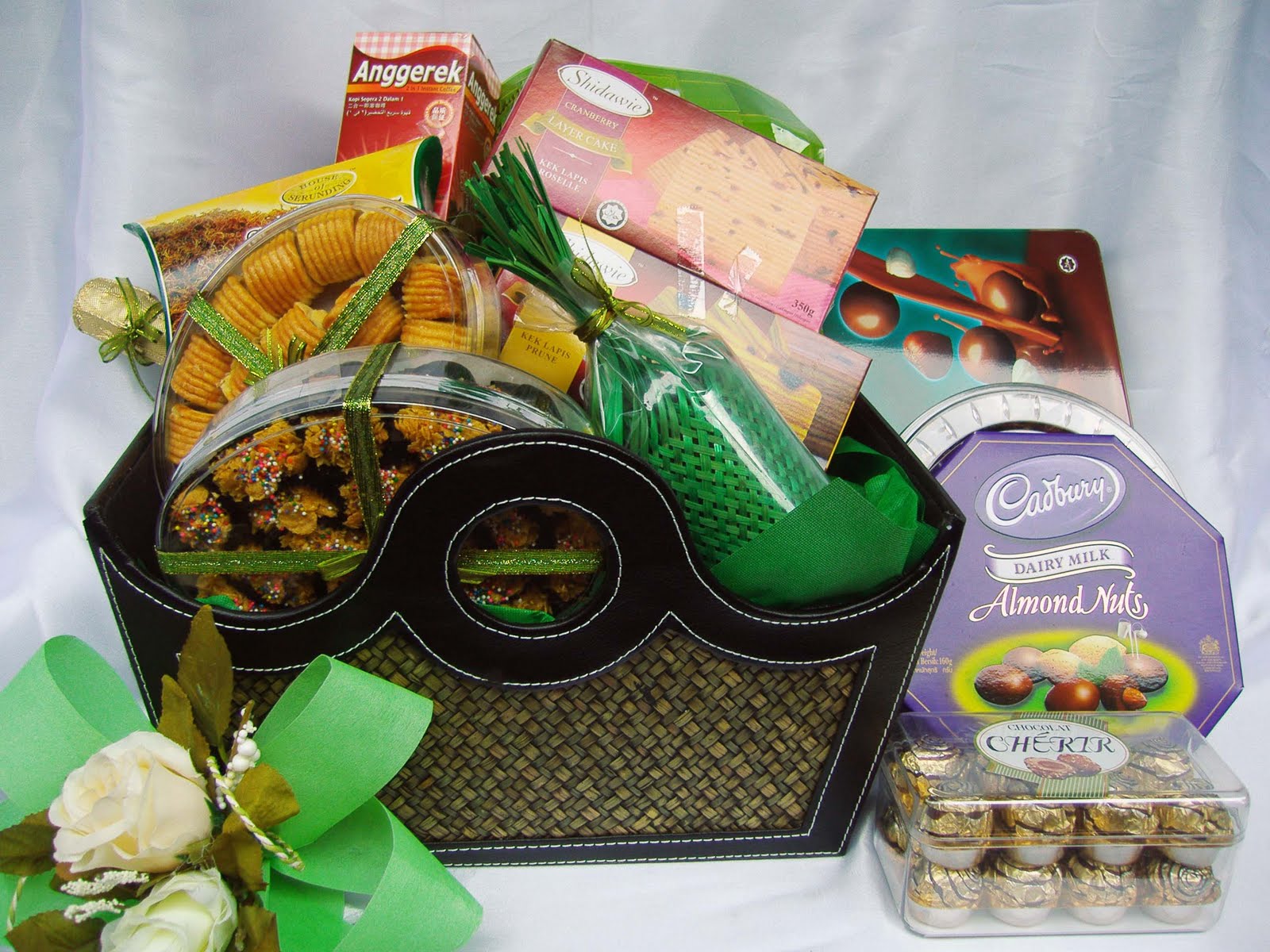 SWEETIES GIFTS & HAMPERS 1 MALAYSIAN HAMPER