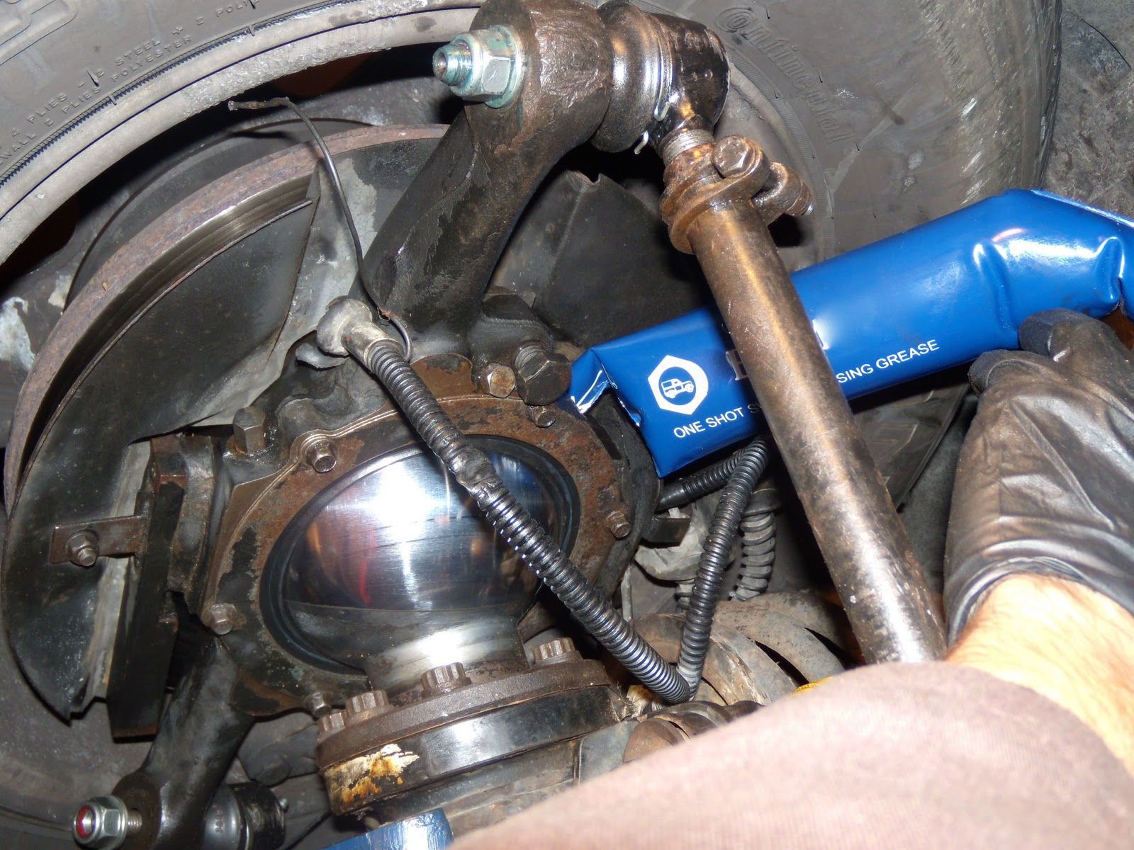 Mercedes-Benz Forum - G500 leaking grease from front axle