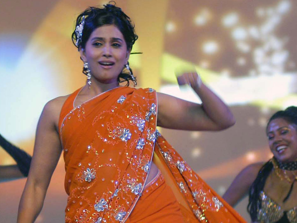 cute photos sonali kulkarni in saree photos