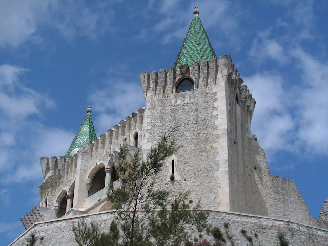 Castelos medievais: No castelo medieval: troca de bons ofícios