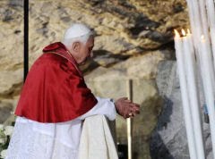 Bento XVI em Lourdes: