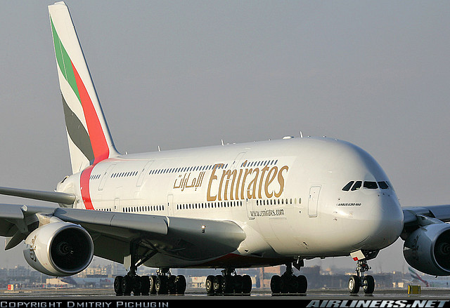 [emirates_a380_med.jpg]