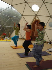 la primera clase de yoga en el domo 14.11.09