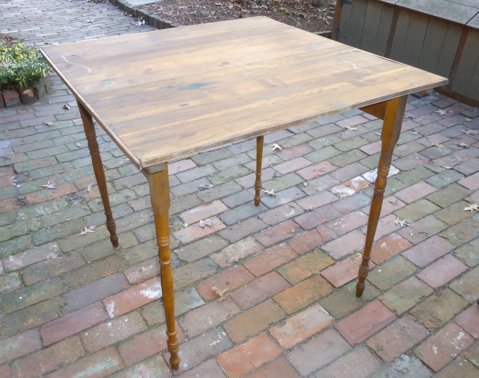 Wunderful Things Folding Card Table