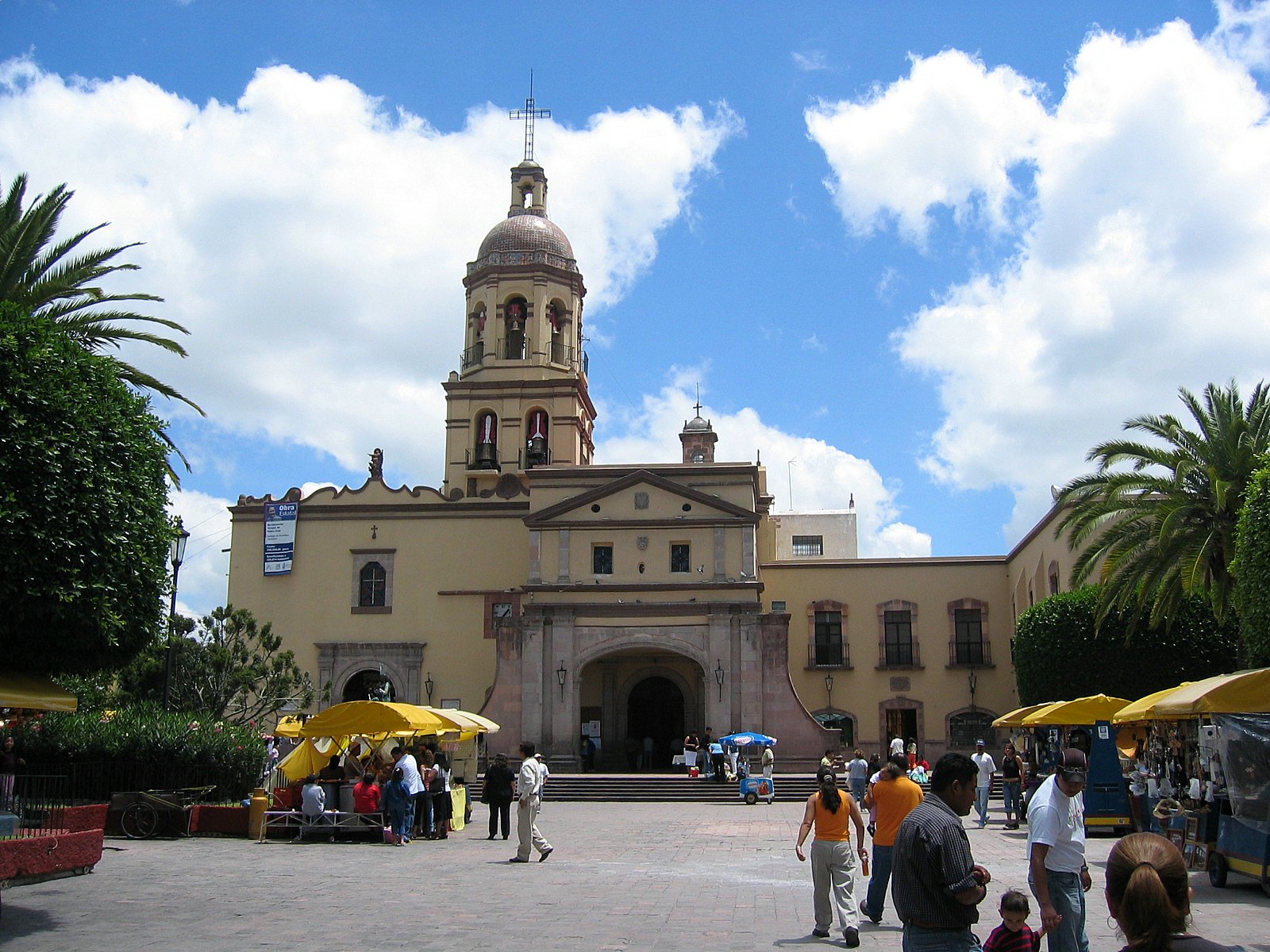 Revista Turística de Querétaro TEMPLO Y EX CONVENTO DE LA CRUZ Revista Turística de Querétaro TEMPLO Y EX CONVENTO DE LA CRUZ