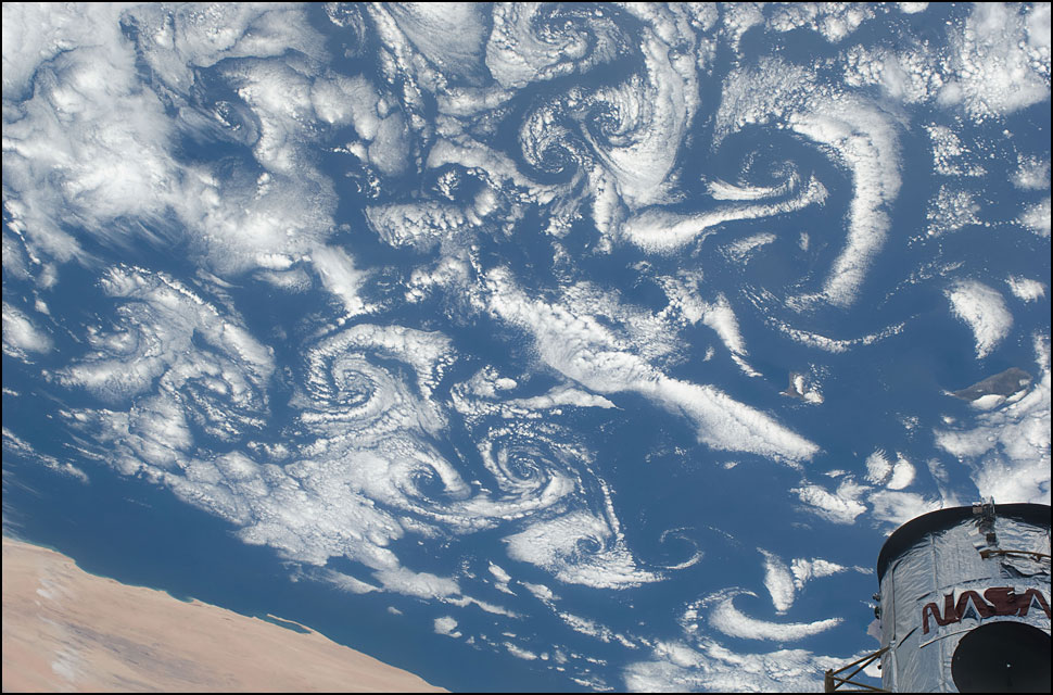 [090522_shuttle_large_9.jpg]