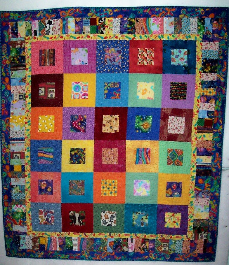 [Happy+Quilt+with+novelty+border.jpg]