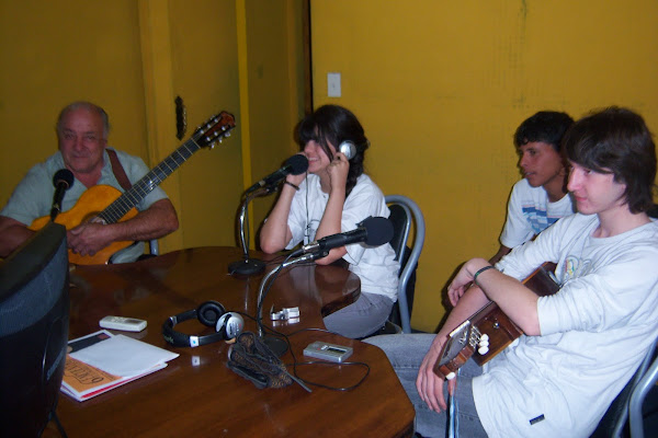 Antonella y Raices de guitarras en Radio Latina Fm 99.7